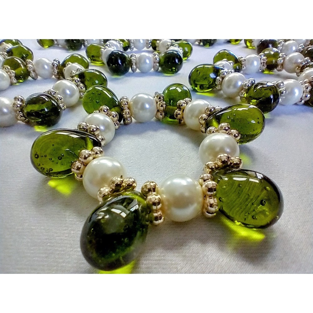 Set of 12 Napkin Rings Elegant Glam Green Glass + Gold Accents + Pearlized Beads